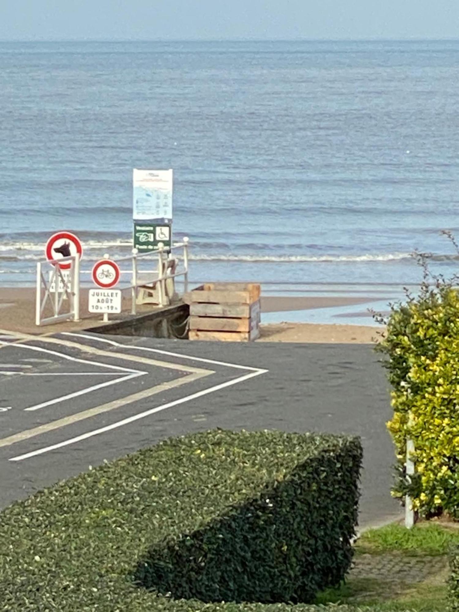 Les Volets Bleus-charmante Maison Entierement Equipee Face A La Pour 2 A 6 Personnes * Bernières-sur-Mer