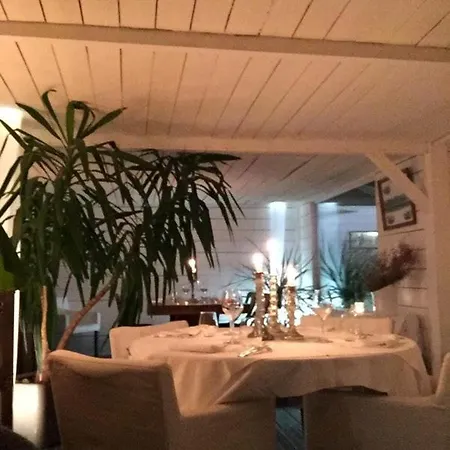 Les Volets Bleus-Charmante Maison Entierement Equipee Face A La Mer Pour 2 A 6 Personnes Bernieres-sur-Mer Exterior photo