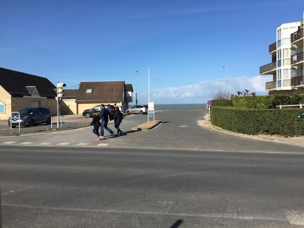 Les Volets Bleus-charmante Maison Entierement Equipee Face A La Pour 2 A 6 Personnes