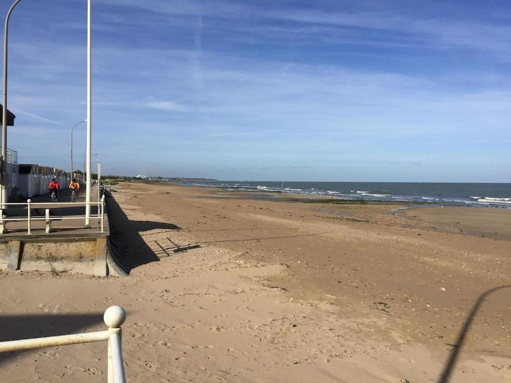 Les Volets Bleus-charmante Maison Entierement Equipee Face A La Pour 2 A 6 Personnes * Bernieres-sur-Mer