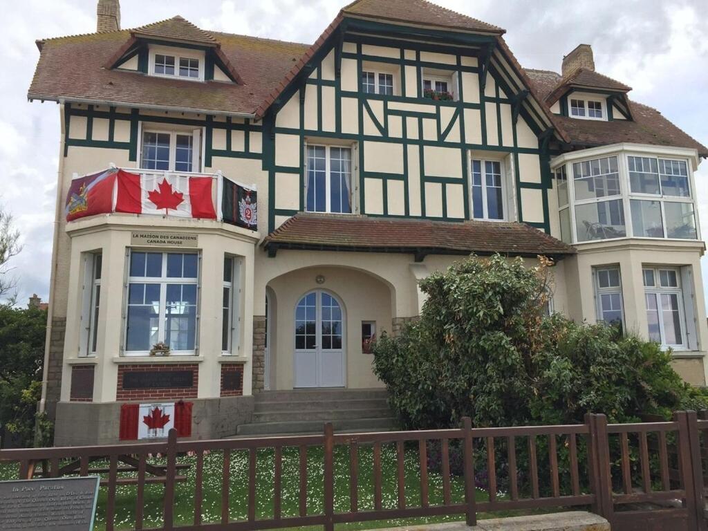 Holiday home Les Volets Bleus-charmante Maison Entierement Equipee Face A La Pour 2 A 6 Personnes