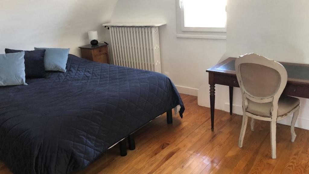 Holiday home Les Volets Bleus-charmante Maison Entierement Equipee Face A La Pour 2 A 6 Personnes Bernieres-sur-Mer