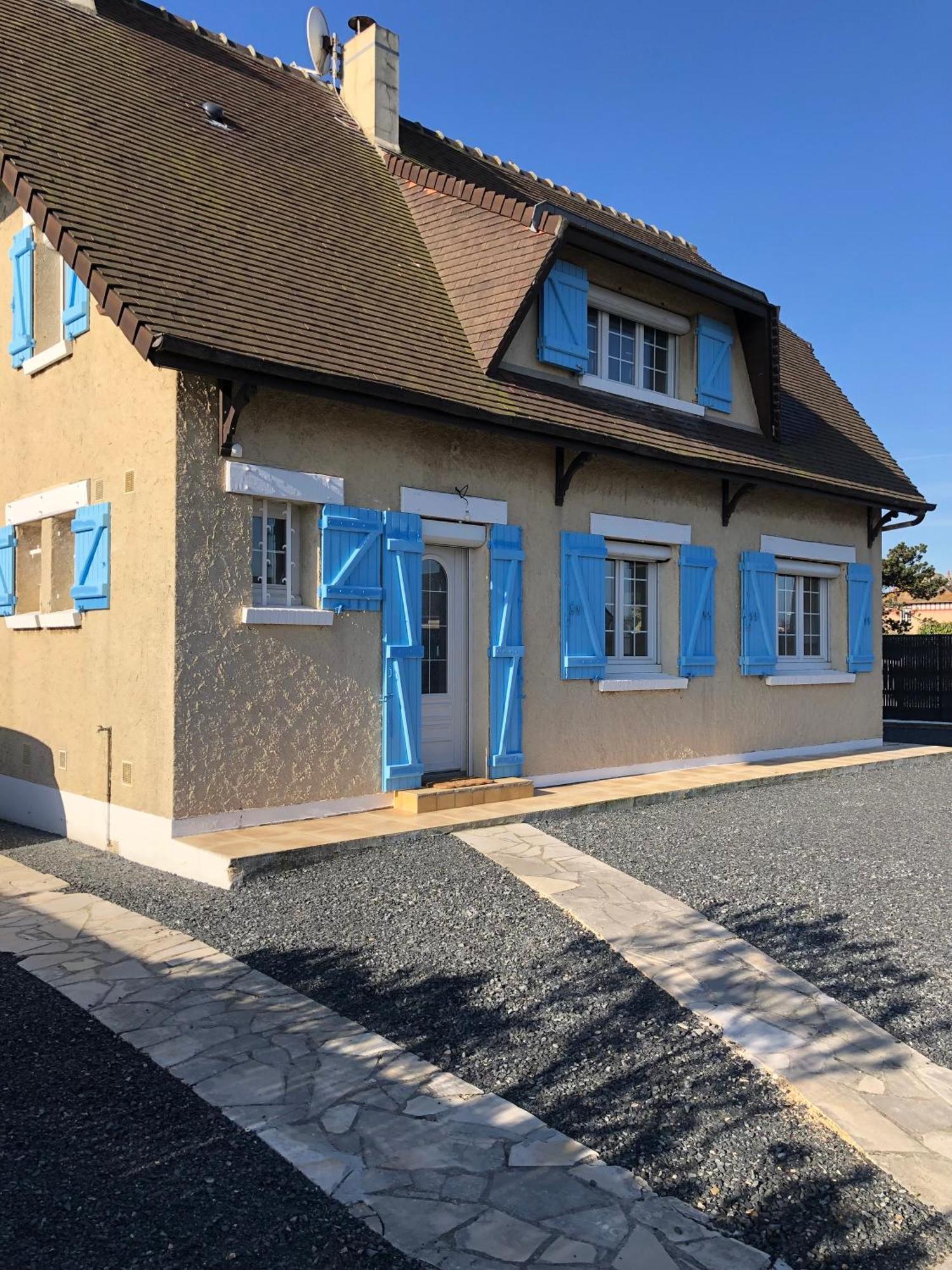 Holiday home Les Volets Bleus-charmante Maison Entierement Equipee Face A La Pour 2 A 6 Personnes *