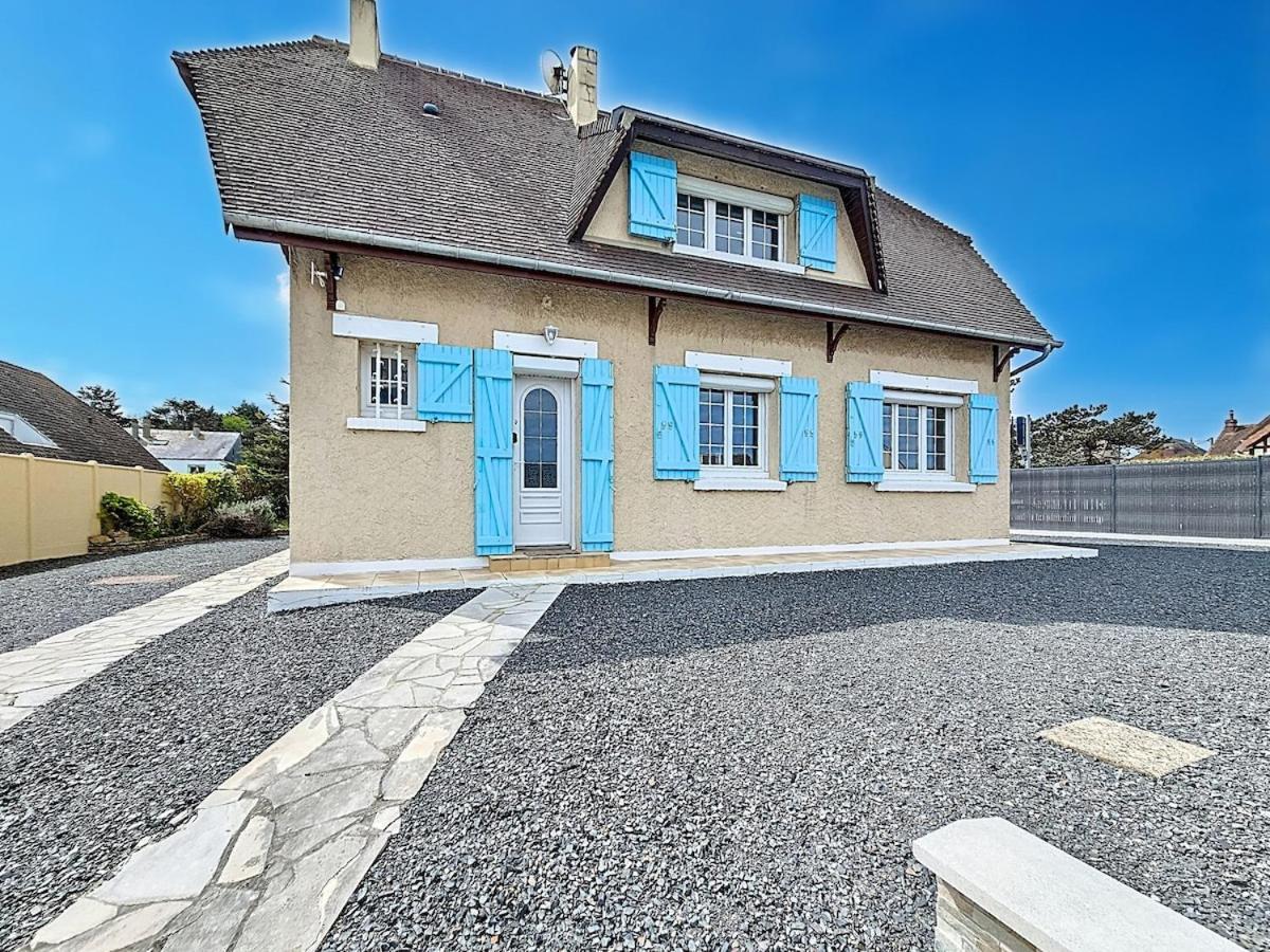 Les Volets Bleus-charmante Maison Entierement Equipee Face A La Pour 2 A 6 Personnes Holiday home *