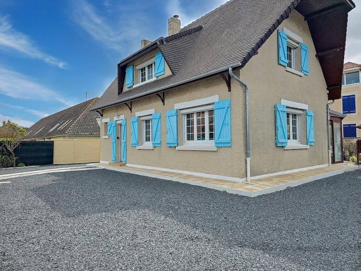 Holiday home Les Volets Bleus-charmante Maison Entierement Equipee Face A La Pour 2 A 6 Personnes