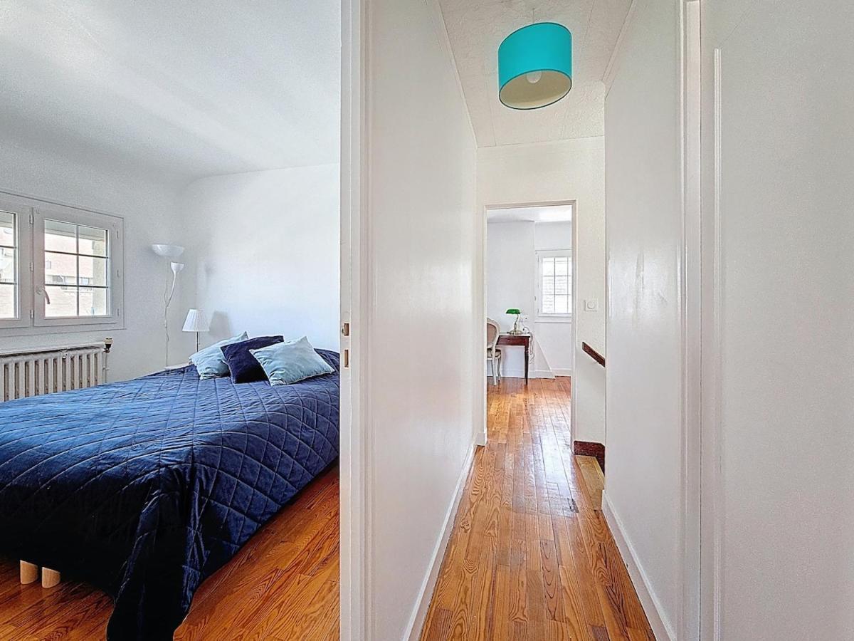 Les Volets Bleus-charmante Maison Entierement Equipee Face A La Pour 2 A 6 Personnes Holiday home *